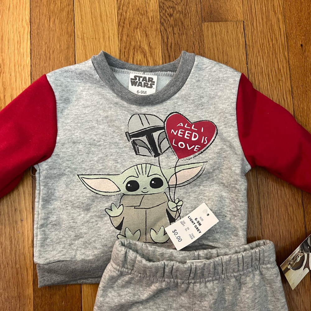 Baby boy Star Wars sweatshirt and pants set Valentine’s Day NWT size 6-9 months